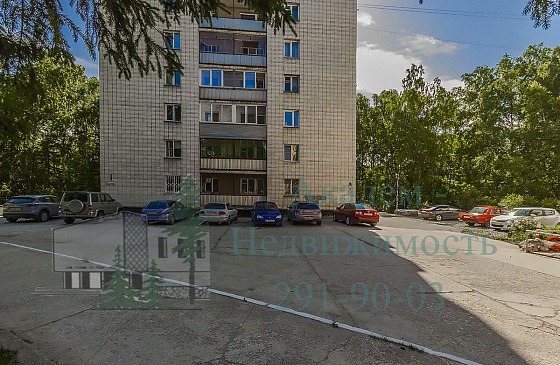 Купить трехкомнатную квартиру в Академгородке Верхняя зона