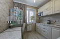 Как купить двухкомнатную квартиру в Академгородке рядом со 130 школой Лицей на среднем этаже 