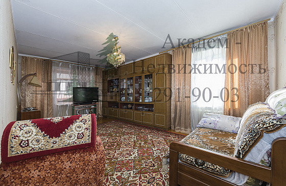 Купить двухкомнатную квартиру в Академгородке в кирпичном доме на Иванова 47