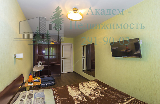 Трёхкомнатная квартира в Академгородке рядом со 130 школой в продаже