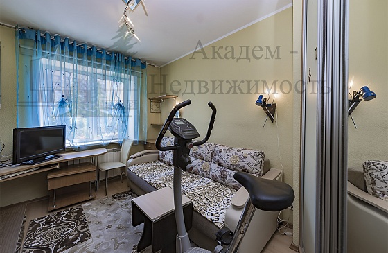 Купить трёхкомнатную квартиру в Академгородке с ремонтом на Демакова 1