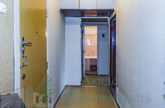 Купить двухкомнатную квартиру без ремонта в Нижней Ельцовке Академгородка на Экваторной