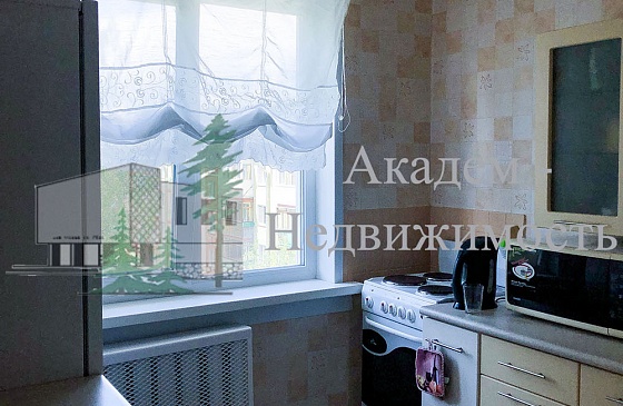 Трёхкомнатная квартира в аренду в Академгородке Новосибирска на Цветном 29