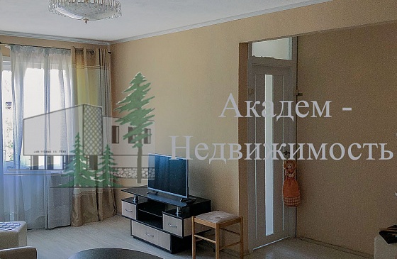 Трёхкомнатная квартира в аренду в Академгородке Новосибирска на Цветном 29