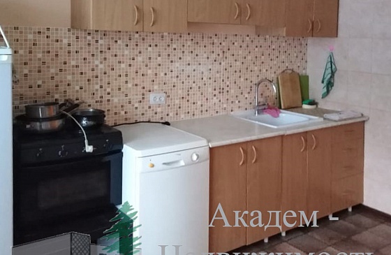 Снять однокомнатную квартиру в Новом посёлке недалеко от Академгородка.