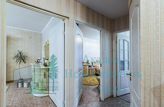 Купить 3-х комнатную квартиру в Академгородке на улице Ильича первый этаж