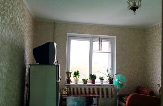 Купить недорого двухкомнатную квартиру в Академгородке возле мебельного