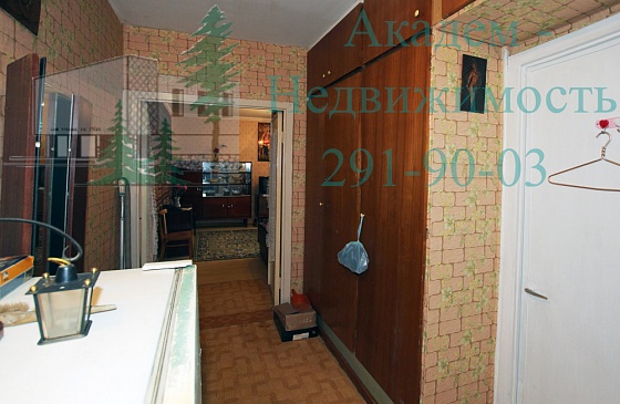 Купить недорого двухкомнатную квартиру в Академгородке Новосибирска возле школы Горностай