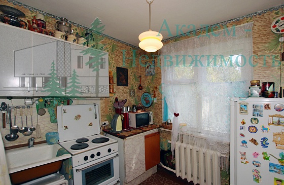 Купить трёхкомнатную квартиру в верхней зоне Академгородка рядом со 130 гимназией