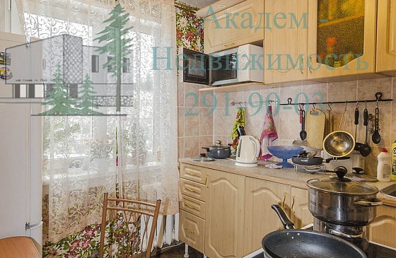 Снять двухкомнатную квартиру в Верхней зоне Академгородка рядом с НГУ на Цветном проезде 15