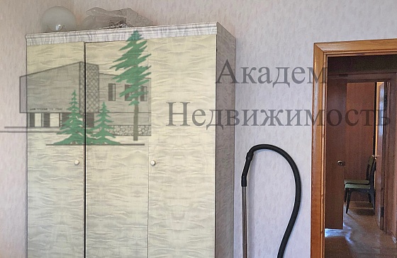 Снять трёхкомнатную квартиру в Академгородке в нижней зоне на Иванова 32 а.