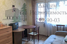 Снять комнату в Академгородке для девушки на улице Иванова рядом с мебельным