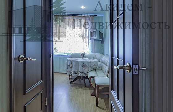 Сдаётся однокомнатная квартира на Демакова 1 рядом с Технопарком в Академгородке Новосибирска.