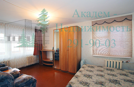 Купить квартиру на Академической в Академгородке на четвёртом этаже.
