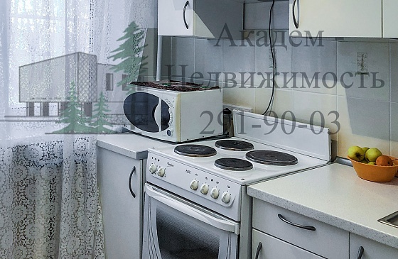 Снять отличную однокомнатную квартиру в Академгородке на Иванова 15